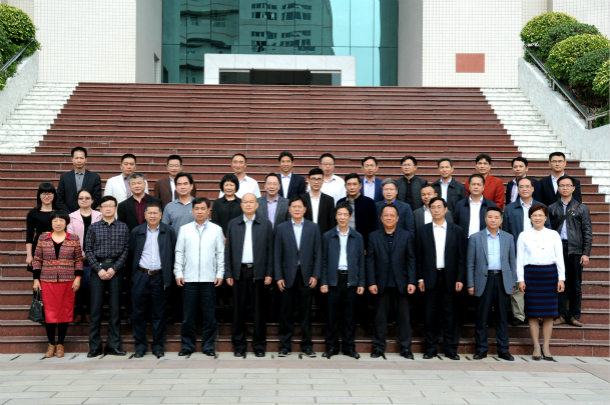 图2—与会人员合影_meitu_1.jpg