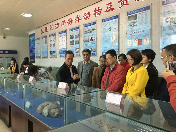 参观水生生物博物馆.jpg
