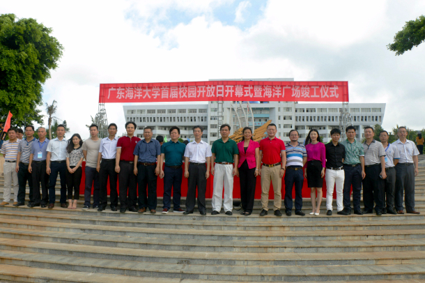 1466406112125954.jpg 开幕式领导合影.jpg