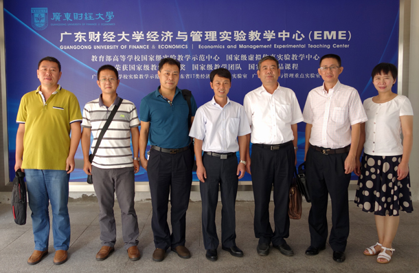 1474871411119899.jpg 参观广东财经大学院实验教学中心.JPG