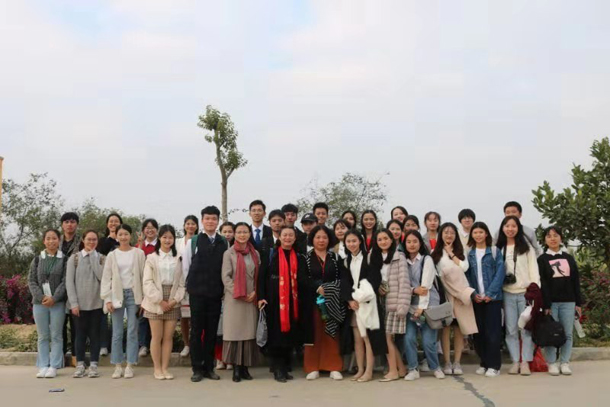 3、带队老师及全体志愿者合影.jpg