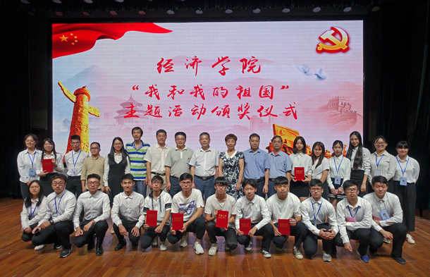 14、学院领导老师与获奖班级代表合影.JPG